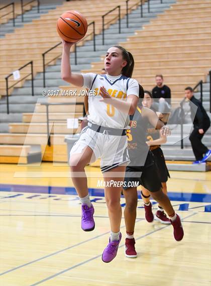 Thumbnail 1 in Gilbert vs. Clovis West (Nike Tournament of Champions) photogallery.