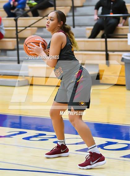 Thumbnail 3 in Gilbert vs. Clovis West (Nike Tournament of Champions) photogallery.