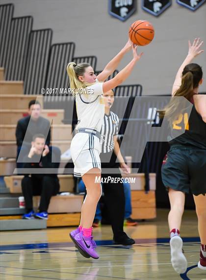 Thumbnail 2 in Gilbert vs. Clovis West (Nike Tournament of Champions) photogallery.