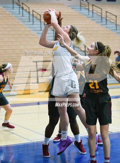 Thumbnail 2 in Gilbert vs. Clovis West (Nike Tournament of Champions) photogallery.