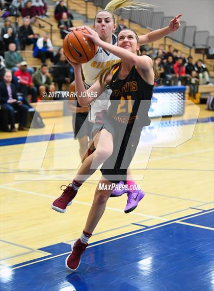 Thumbnail 2 in Gilbert vs. Clovis West (Nike Tournament of Champions) photogallery.
