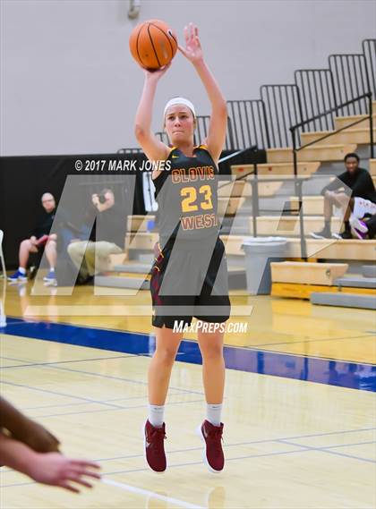 Thumbnail 1 in Gilbert vs. Clovis West (Nike Tournament of Champions) photogallery.