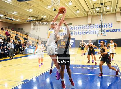Thumbnail 1 in Gilbert vs. Clovis West (Nike Tournament of Champions) photogallery.
