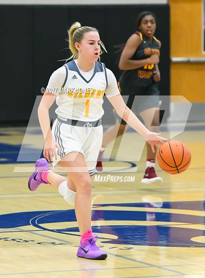 Thumbnail 3 in Gilbert vs. Clovis West (Nike Tournament of Champions) photogallery.