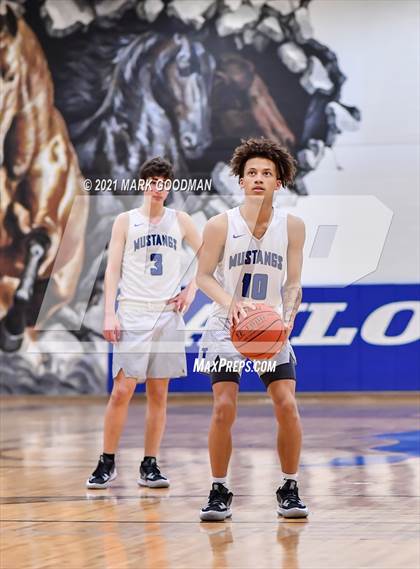 Thumbnail 3 in Katy Taylor vs Klein Collins photogallery.