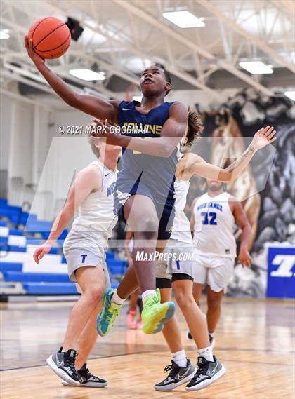 Thumbnail 2 in Katy Taylor vs Klein Collins photogallery.