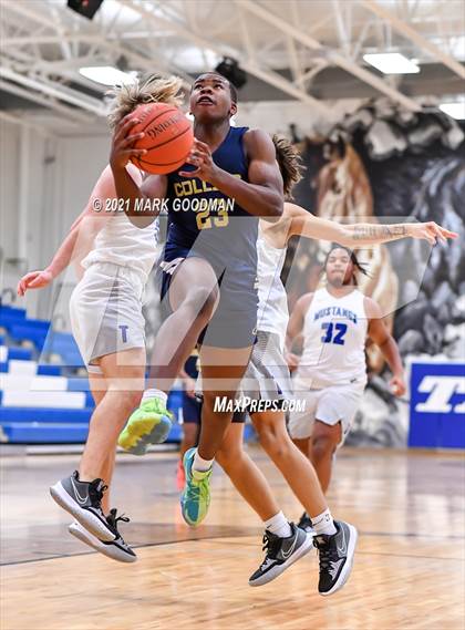 Thumbnail 1 in Katy Taylor vs Klein Collins photogallery.