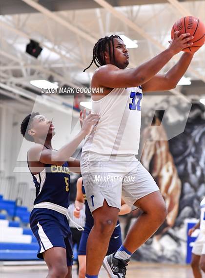 Thumbnail 3 in Katy Taylor vs Klein Collins photogallery.