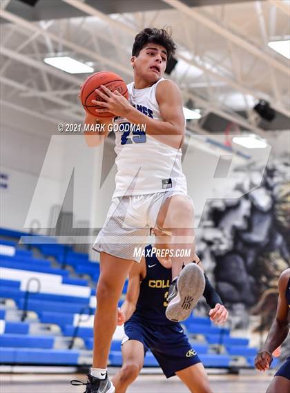 Thumbnail 2 in Katy Taylor vs Klein Collins photogallery.