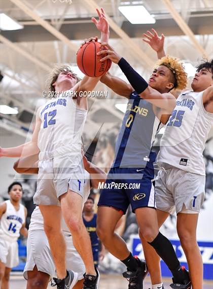 Thumbnail 2 in Katy Taylor vs Klein Collins photogallery.