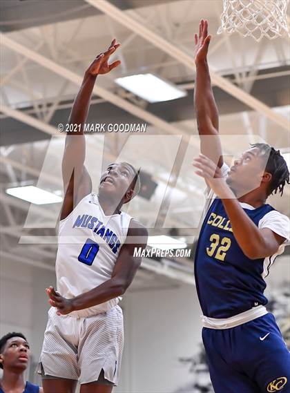 Thumbnail 2 in Katy Taylor vs Klein Collins photogallery.