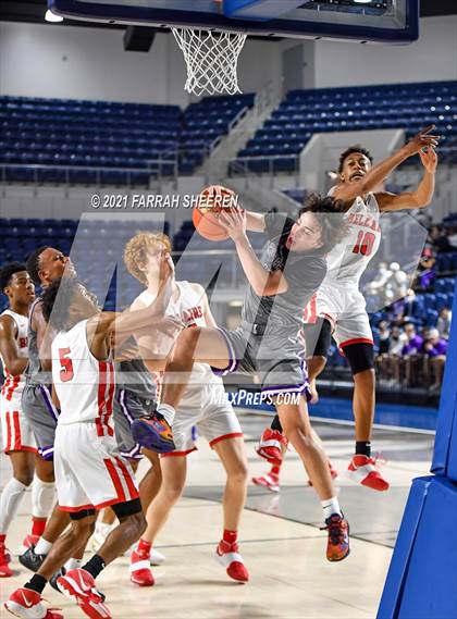 Thumbnail 3 in Bellaire v Ridge Point (UIL 6A Area Playoff) photogallery.