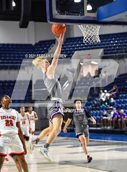 Thumbnail 3 in Bellaire v Ridge Point (UIL 6A Area Playoff) photogallery.