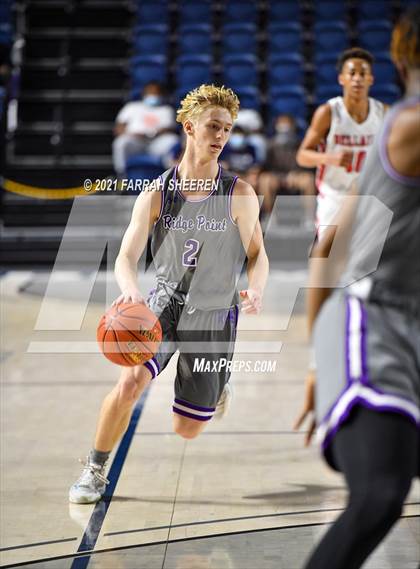 Thumbnail 3 in Bellaire v Ridge Point (UIL 6A Area Playoff) photogallery.
