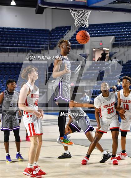 Thumbnail 2 in Bellaire v Ridge Point (UIL 6A Area Playoff) photogallery.