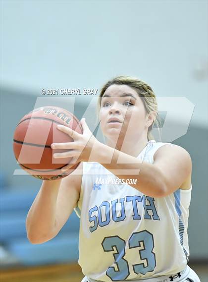 Thumbnail 1 in Sullivan Central @ Sullivan South photogallery.