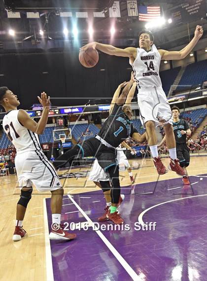 Thumbnail 2 in Sheldon vs. Modesto Christian (CIF SJS D1 Semifinal) photogallery.
