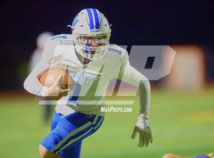 Thumbnail 3 in Port Washington vs. Massapequa photogallery.