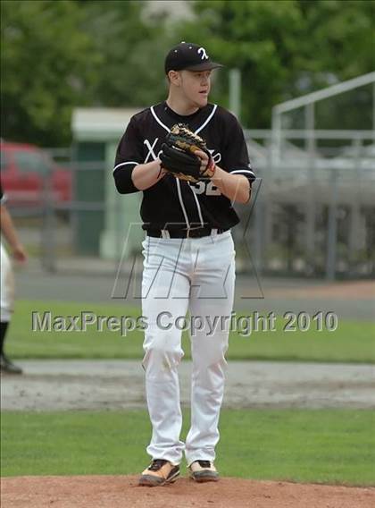 Thumbnail 3 in Xavier vs. Pomperaug (CIAC Class LL Final) photogallery.