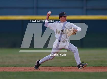 Thumbnail 2 in Royal vs Oak Park photogallery.