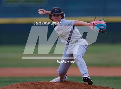 Thumbnail 3 in Royal vs Oak Park photogallery.
