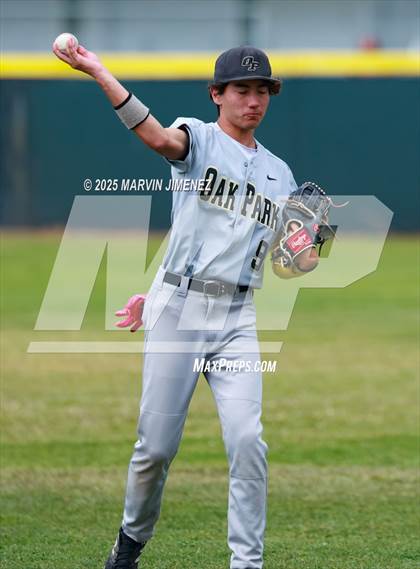 Thumbnail 1 in Royal vs Oak Park photogallery.