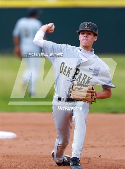 Thumbnail 2 in Royal vs Oak Park photogallery.