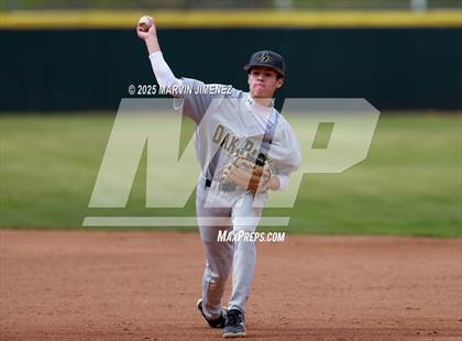 Thumbnail 3 in Royal vs Oak Park photogallery.