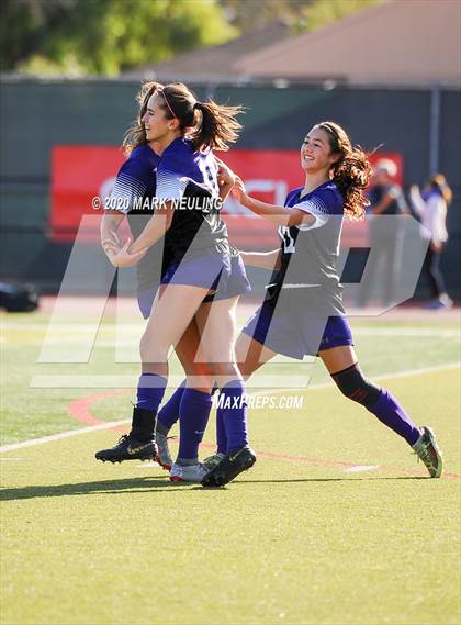 Thumbnail 2 in Sequoia vs. Sacred Heart Prep photogallery.