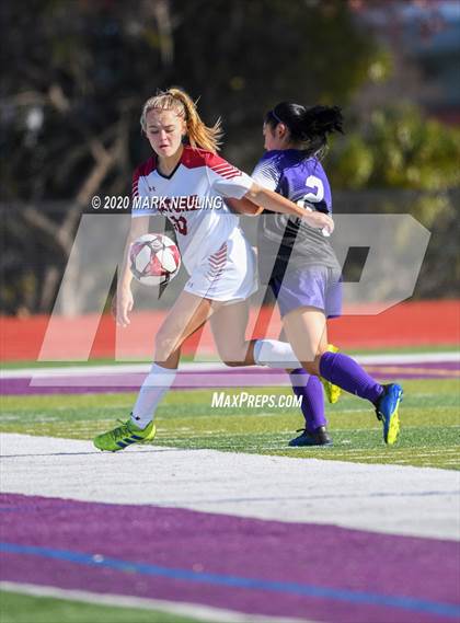 Thumbnail 2 in Sequoia vs. Sacred Heart Prep photogallery.