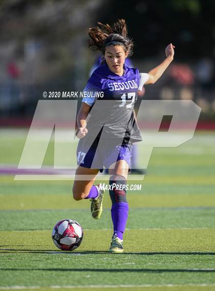 Thumbnail 3 in Sequoia vs. Sacred Heart Prep photogallery.