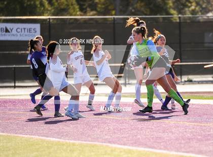 Thumbnail 1 in Sequoia vs. Sacred Heart Prep photogallery.