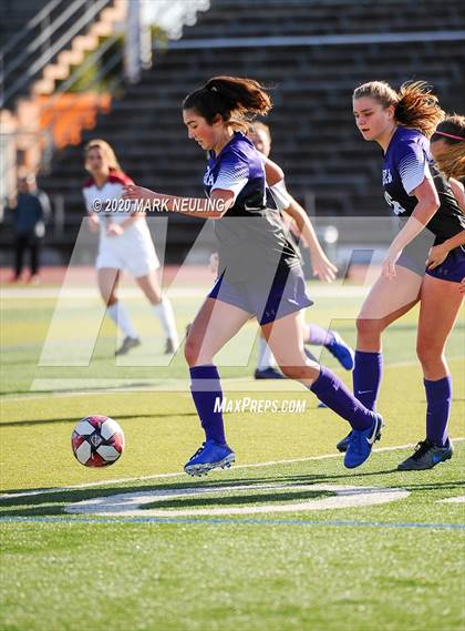 Thumbnail 2 in Sequoia vs. Sacred Heart Prep photogallery.