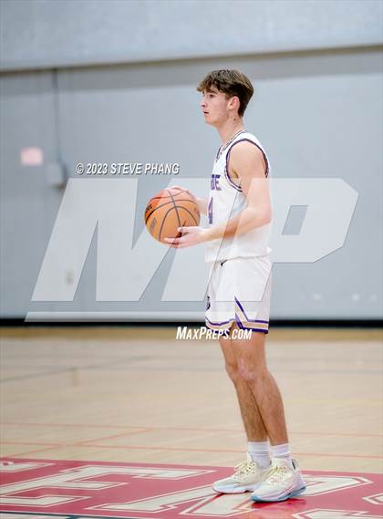 Thumbnail 1 in Wood vs. Bradshaw Christian (Cordova Christmas Classic) photogallery.