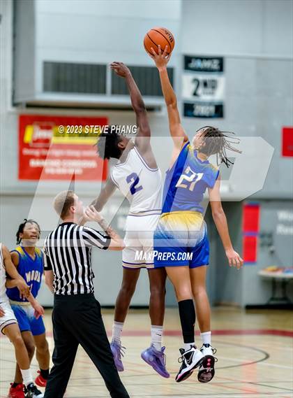 Thumbnail 2 in Wood vs. Bradshaw Christian (Cordova Christmas Classic) photogallery.