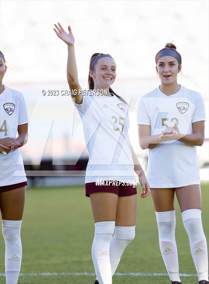 Thumbnail 1 in Bountiful vs. Maple Mountain (UHSAA 5A Final) photogallery.