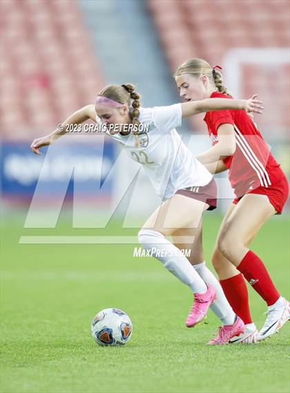Thumbnail 3 in Bountiful vs. Maple Mountain (UHSAA 5A Final) photogallery.