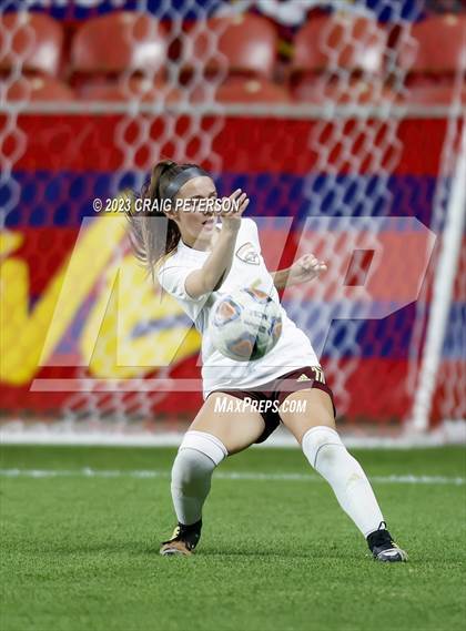 Thumbnail 3 in Bountiful vs. Maple Mountain (UHSAA 5A Final) photogallery.