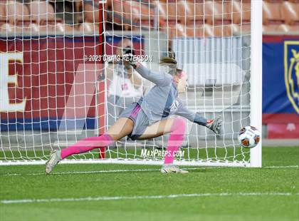 Thumbnail 3 in Bountiful vs. Maple Mountain (UHSAA 5A Final) photogallery.