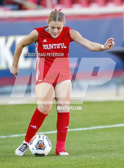 Thumbnail 3 in Bountiful vs. Maple Mountain (UHSAA 5A Final) photogallery.