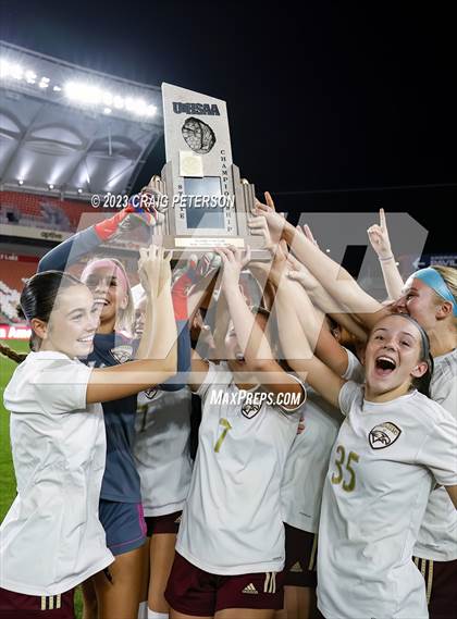 Thumbnail 1 in Bountiful vs. Maple Mountain (UHSAA 5A Final) photogallery.