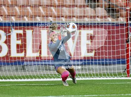 Thumbnail 2 in Bountiful vs. Maple Mountain (UHSAA 5A Final) photogallery.