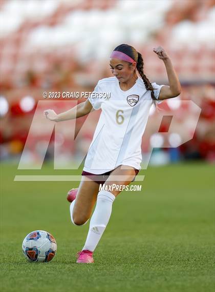 Thumbnail 2 in Bountiful vs. Maple Mountain (UHSAA 5A Final) photogallery.