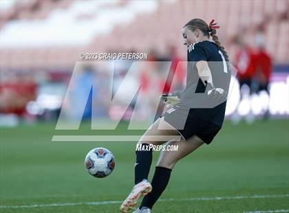 Thumbnail 3 in Bountiful vs. Maple Mountain (UHSAA 5A Final) photogallery.