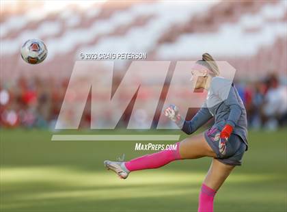 Thumbnail 2 in Bountiful vs. Maple Mountain (UHSAA 5A Final) photogallery.