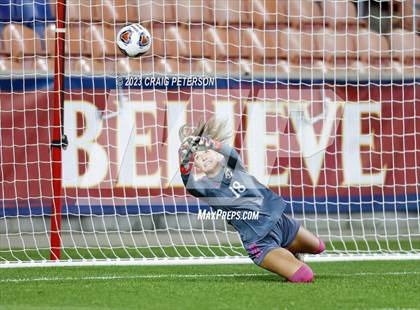 Thumbnail 1 in Bountiful vs. Maple Mountain (UHSAA 5A Final) photogallery.