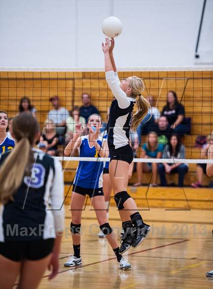 Thumbnail 1 in Rampart vs. Douglas County (Smoky Hill Buff Classic) photogallery.
