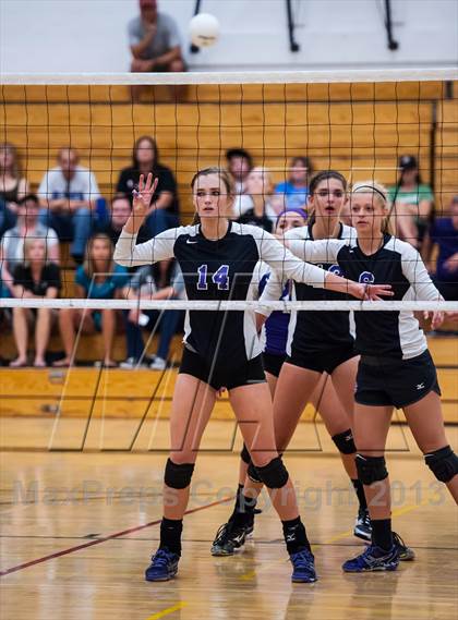 Thumbnail 3 in Rampart vs. Douglas County (Smoky Hill Buff Classic) photogallery.