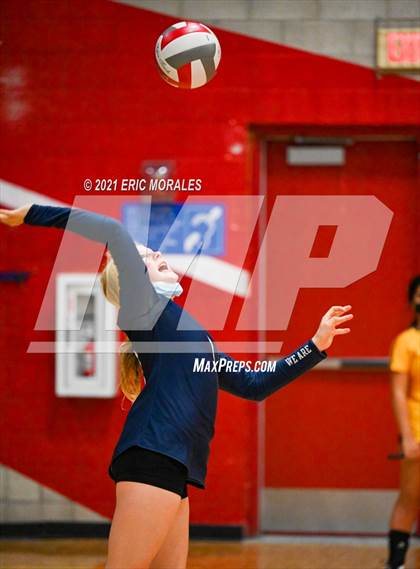 Thumbnail 2 in Fallbrook vs San Dieguito (SUHI JV Tournament) photogallery.