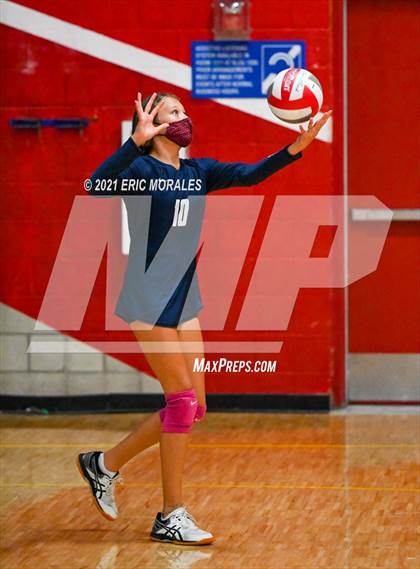 Thumbnail 2 in Fallbrook vs San Dieguito (SUHI JV Tournament) photogallery.